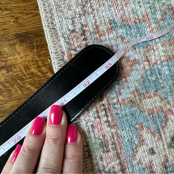 Gucci Vintage GG Black Leather Belt, Size 85 - Picture 3 of 12